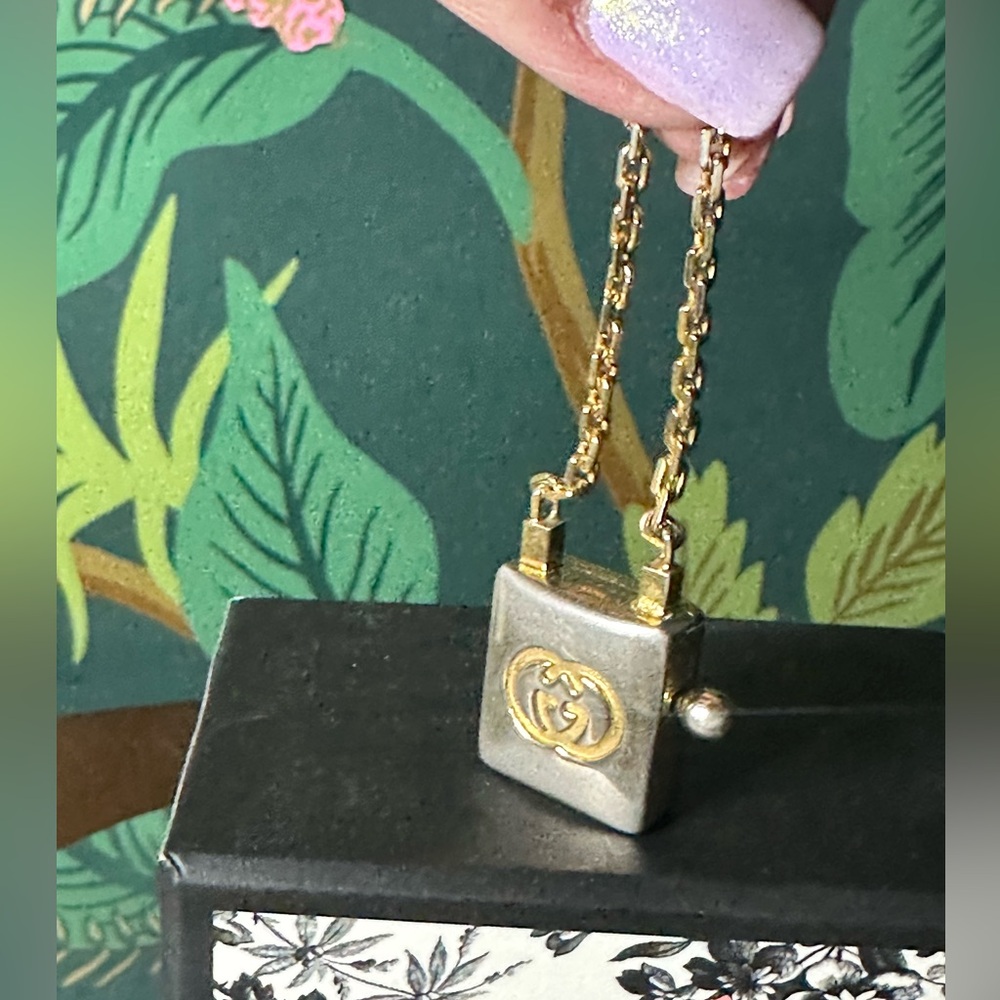SOLD 🏆 GUCCI Double GG Gold Bag Charm Padlock Motif (Does Hold Parfum) 💛 - Picture 3 of 7